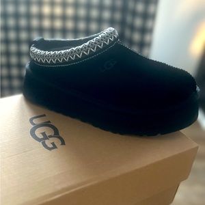BRAND NEW in original box with paper, UGG Tazz Suede Slippers